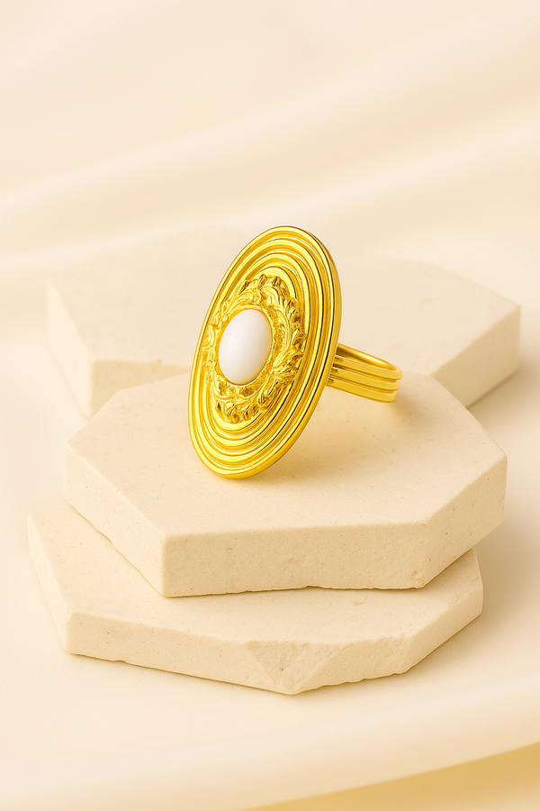 Royal Glow – Signature Gold Ring