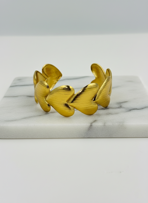 Ziwels Golden Heart Cuff Bracelet – 18K Gold Plated Stainless Steel | Anti-Tarnish, Waterproof & Adjustable