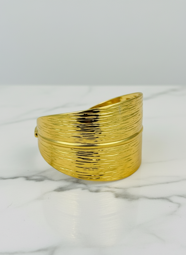 Ziwels Leaf-Inspired Cuff Bracelet – 18K Gold Plated Stainless Steel | Nature Textured Overlap Design | Anti-Tarnish, Waterproof