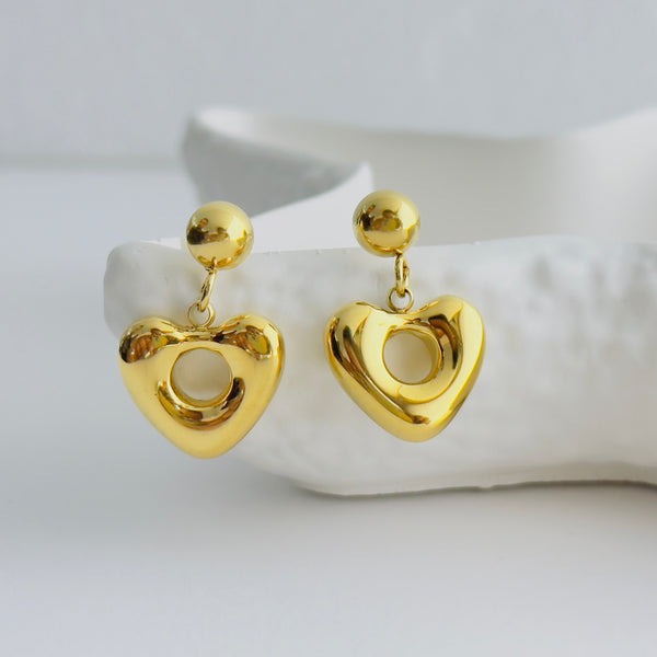 Luxe Love – Emerald Heart Earrings